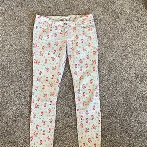 🌹rose patterned jeans🌹